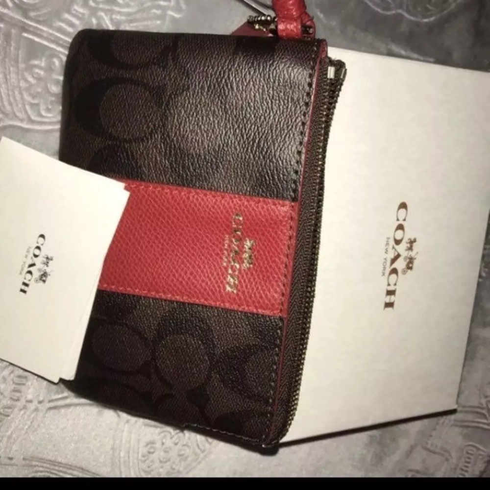 Coach wristlet - Picture 7 of 8